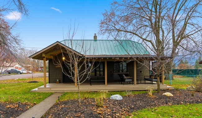 Building Photo - 809 3rd Ave W