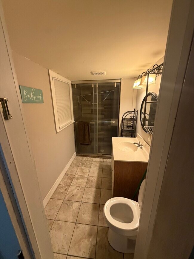 213 W Henderson Dr