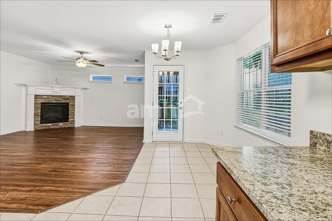 Photo - 413 Village Way