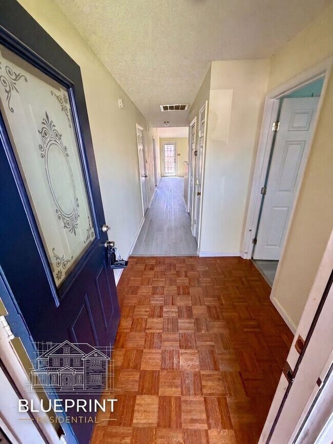 Great condo available now!