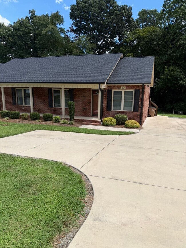 Photo - 1289 Janice Rd