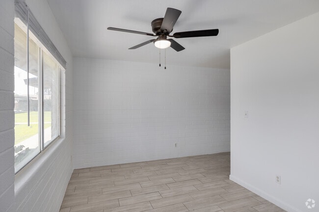 2BR, 1BA - 650SF - Living Room