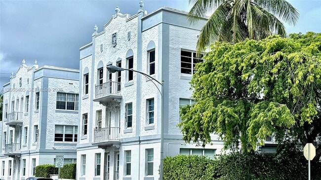 Building Photo - 1200 Euclid Ave Unit 302