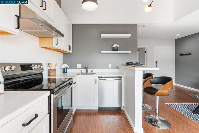 Photo - 3 Embarcadero W Unit 334