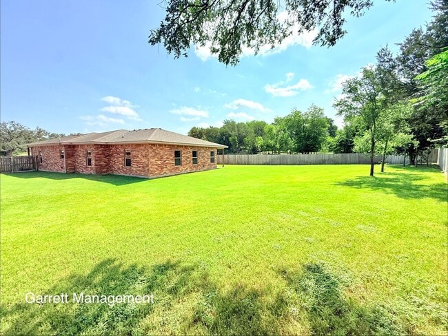 Photo - Amazing 4/2.5 House for Rent in Lampasas, Tx