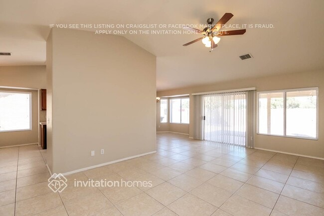 1014 E Hearne Way