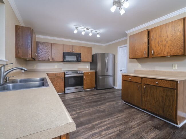 Photo - 910 Torsion Lane