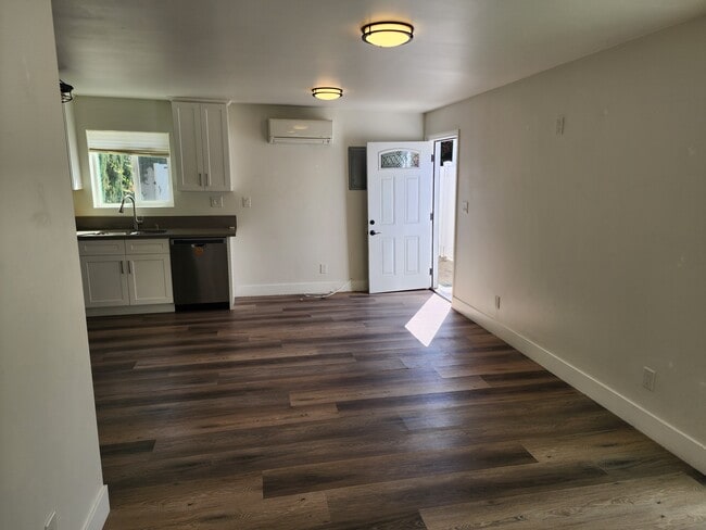 Photo - 19113 Bessemer St