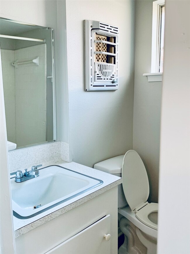 Photo - 225 Crest Hill Dr