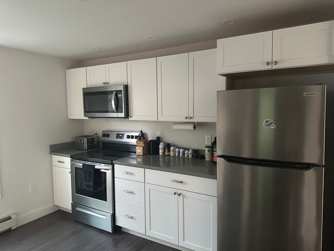Building Photo - 15 Cross St Unit 2