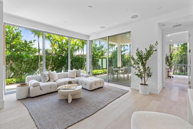Photo - 1070 Del Harbour Dr