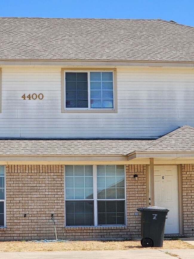 Building Photo - 4400 Sylvia Dr Unit C