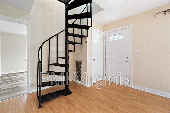Photo - 141 Howe St