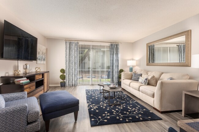 Building Photo - Oaks at Victory