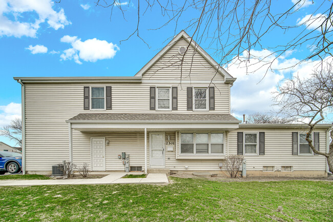Photo - 2301 Knollwood Cir Townhome