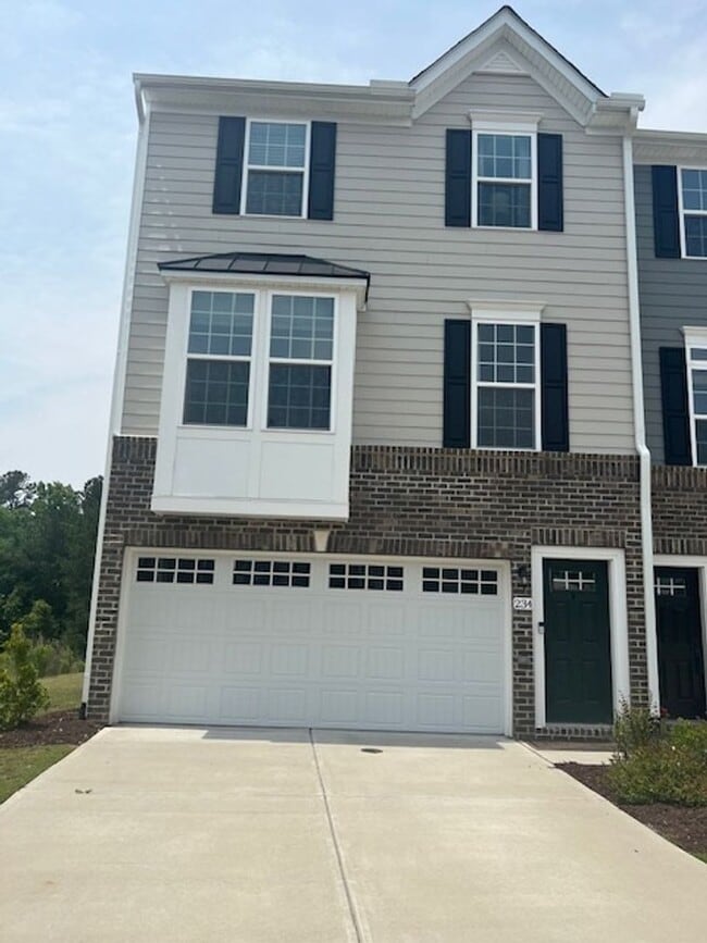 Building Photo - FULLY FURNISHED high-end beautiful 3 bedroom 3 1/2 bath home in Creekside Commons.