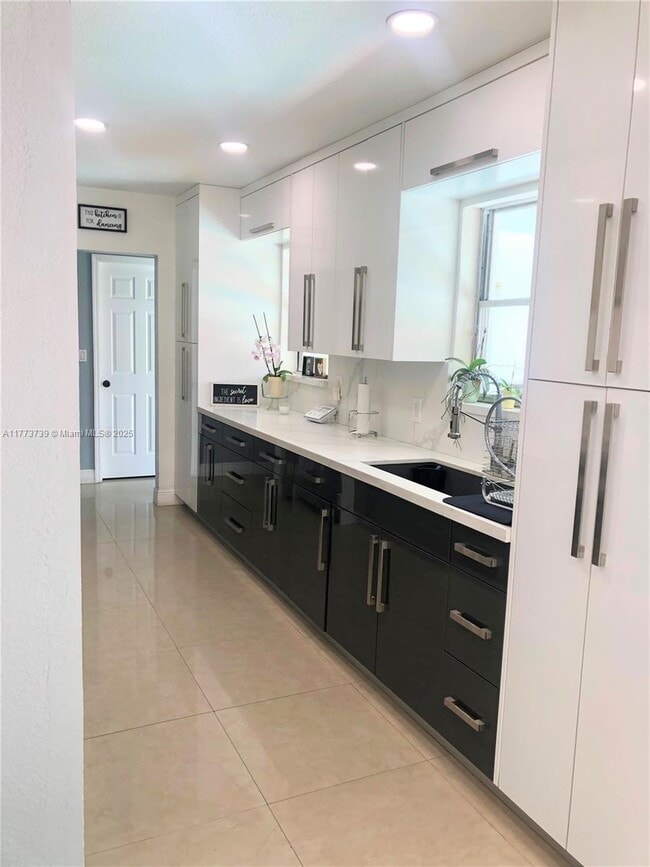 Photo - 6458 Evans St