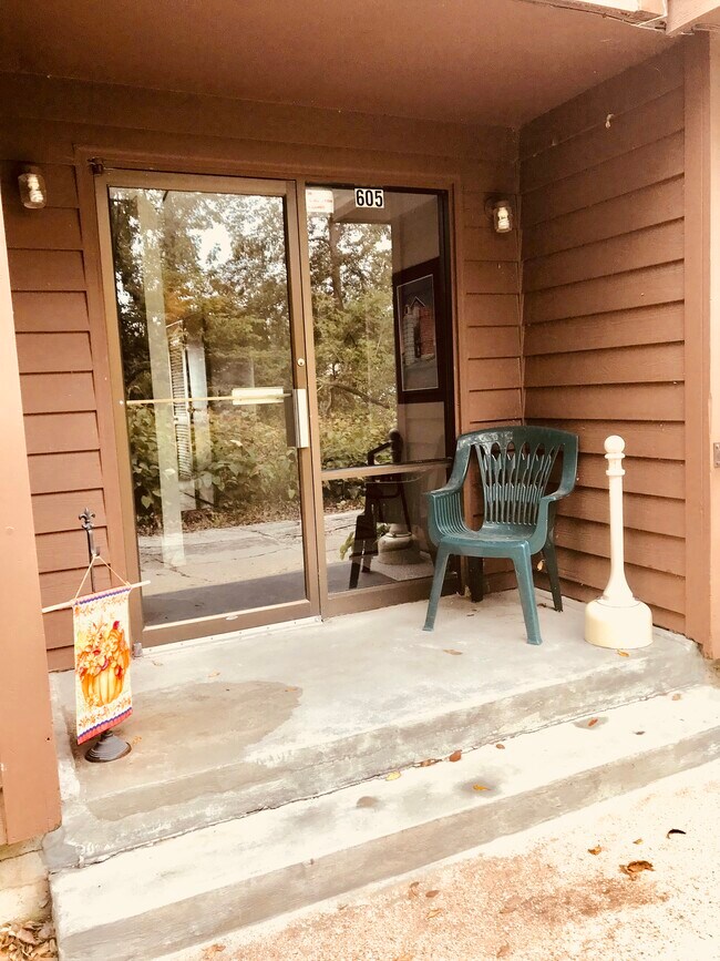 Photo - 605 E Main St Unit Midtown town Apt.