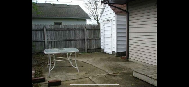 Photo - 400 E Buckner St