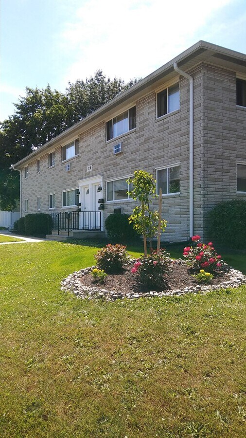 Photo - 132 S Main St