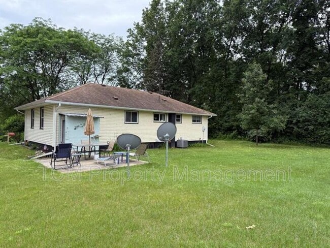 Building Photo - 6300 Trumble Rd Rental