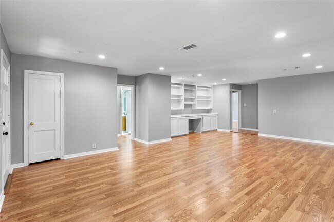 Photo - 302 S Hardie St