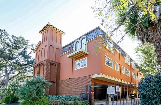 Building Photo - 1919 Portsmouth St Unit 1156