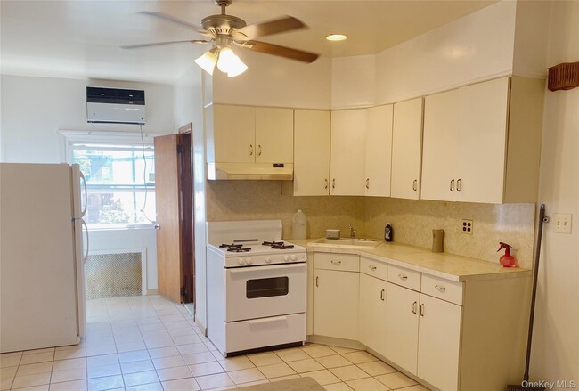 Building Photo - 74-51 64th Pl Rental