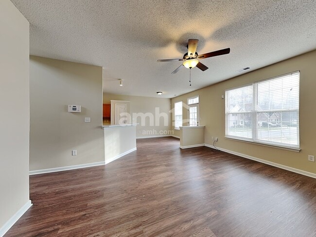 Photo - 435 Wrayhill Dr