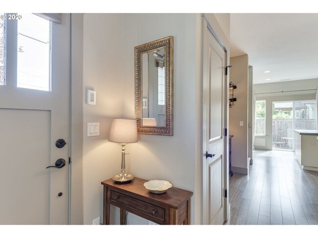 Photo - Incredible 2 Bed 1.5 Bath + Den  in N Portland near Peninsula Park! A/C and More!