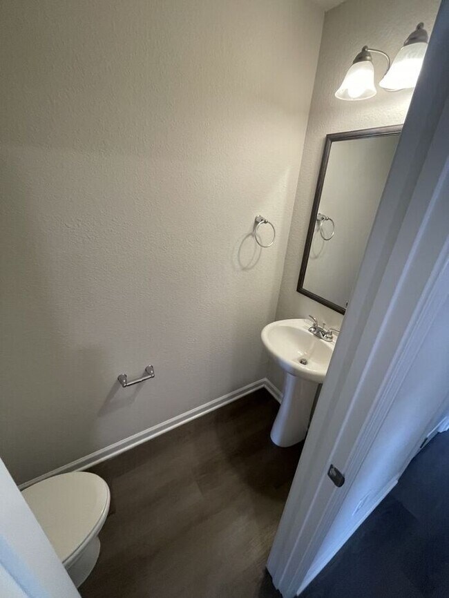 Photo - 2bd 2.5 Bathroom Townhome!