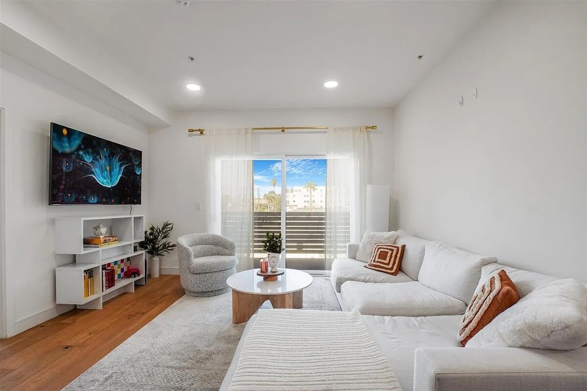 Photo - 820 S Wilton Pl (Los Angeles, CA)