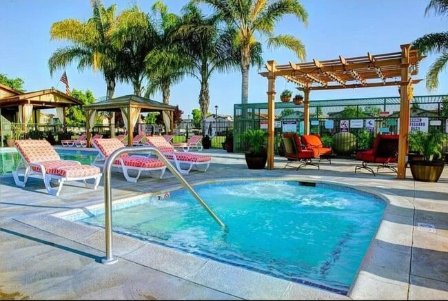 Photo - 600 Hosking Ave Unit D