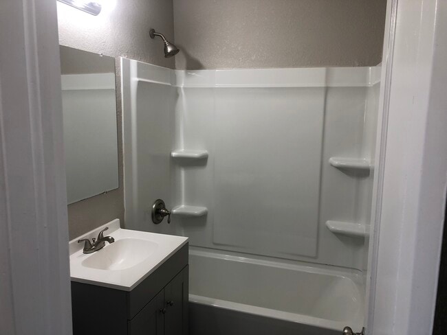 Photo - 1928 N Hood St