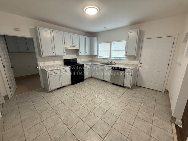 Photo - 610 N Pear St