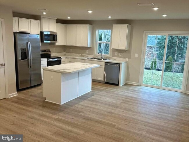 Building Photo - 645 Laurelwood Cir