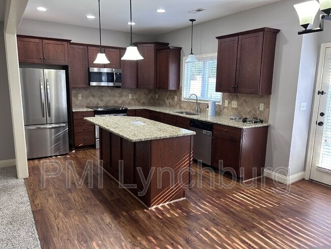 Photo - 1040 Commonwealth Cir