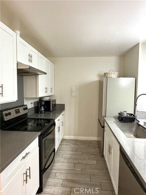 5460 White Oak Ave Unit G113
