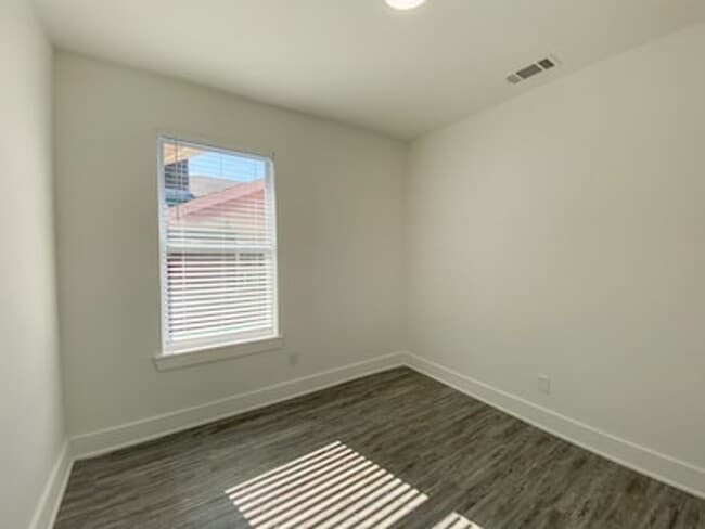 Photo - 760 N McNeil St