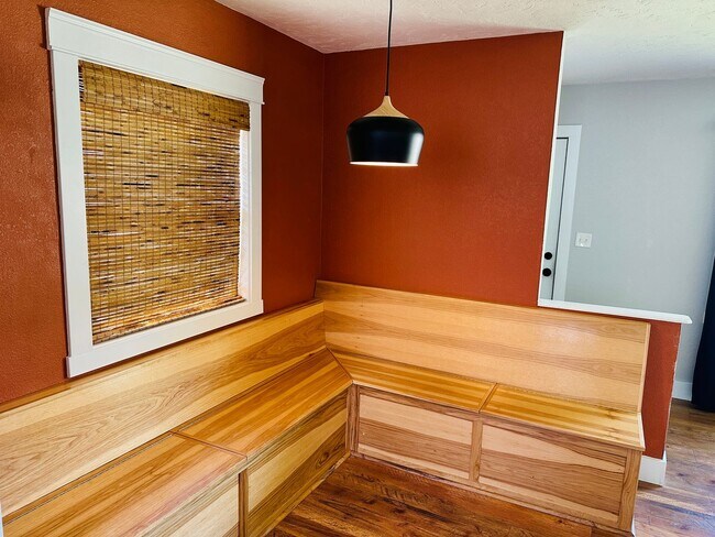 Photo - 4+ bedroom, 2 bath with Hot Tub, Fenced Ya...