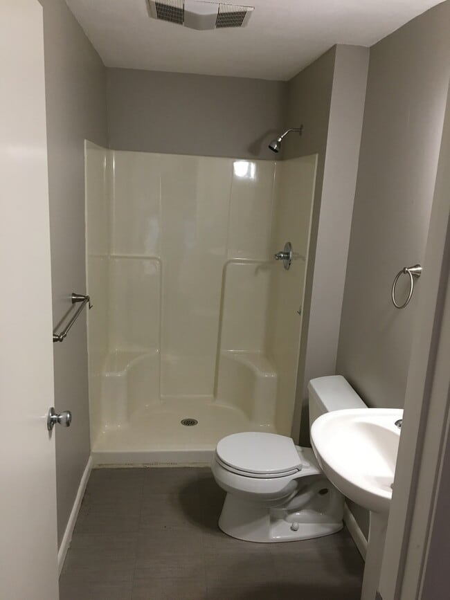 Photo - Clay/Cicero area 3 bedroom, 2 bath spit level ranch