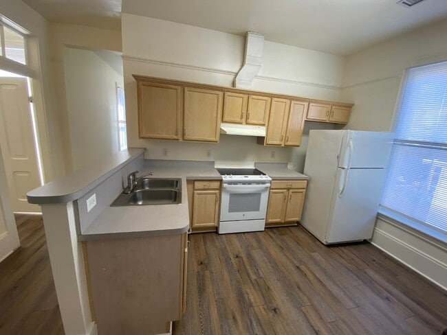 Photo - 605 Harrison St