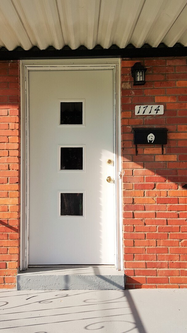 FANTASTIC Renovation! This Brick Cape Cod... House House Rental in