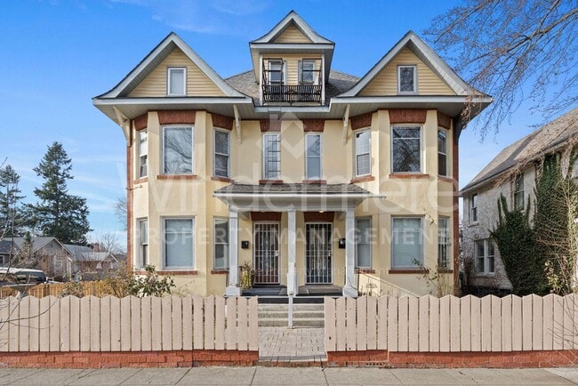 Building Photo - 1122 S Walnut St Unit D