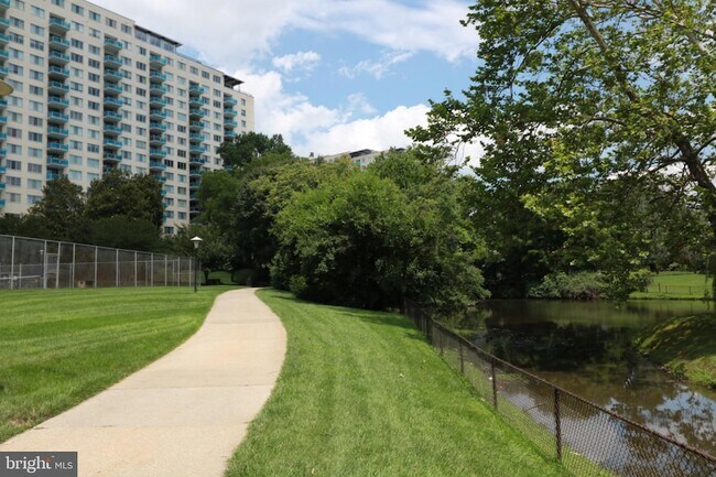 10500 Rockville Pike Unit 1228