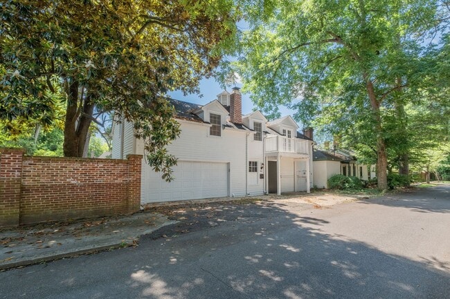 Building Photo - 326 Sumter St SE