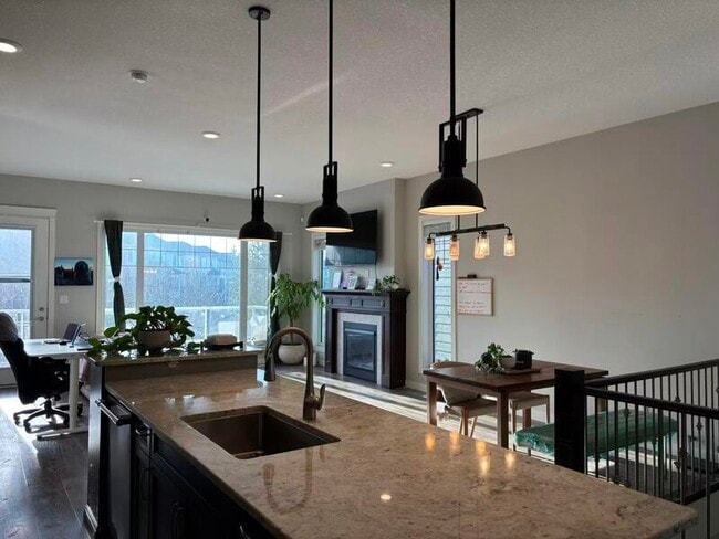 Building Photo - 653-178A 178A St SW