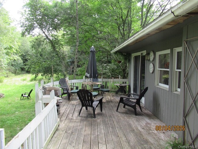 Photo - 463 Mountain Rd