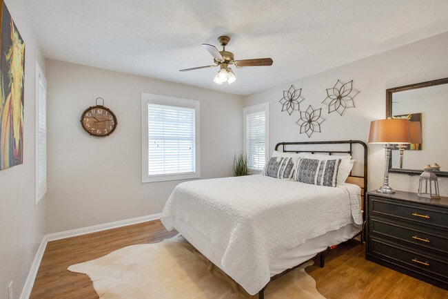 Photo - 4724 Lakeview Dr
