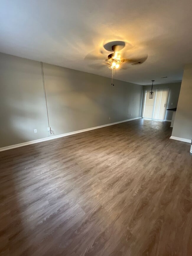 Building Photo - Duplex In Lake Jackson